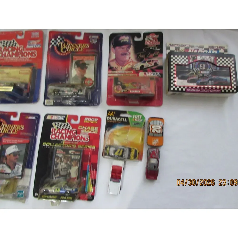 Large lot of Nascar hot wheels Jeff Gordon Dale Earnhart tin box 2002 racing car